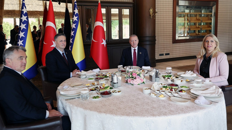Diplomasinin kalbi Antalyada atıyor Cumhurbaşkanı Erdoğandan kritik görüşmeler