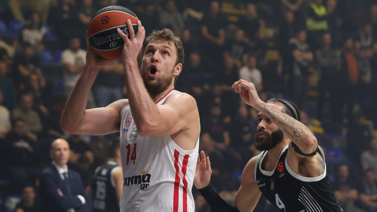 Euroleaguein sayı kralı Sasha Vezenkov oldu