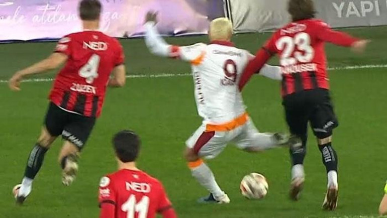 Gençlerbirliği-Galatasaray maçında verilmeyen golü ve penaltıyı hakemler yorumladılar Türkiyede yanlış uyguluyoruz
