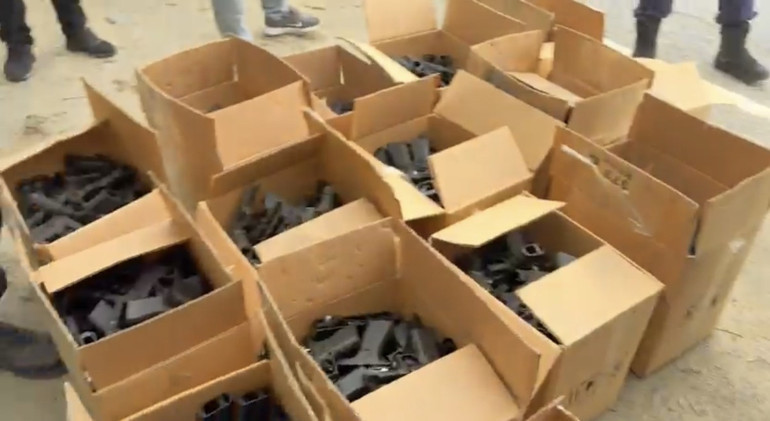 İstanbulda durdurulan araçta 1.021 adet silah ele geçirildi