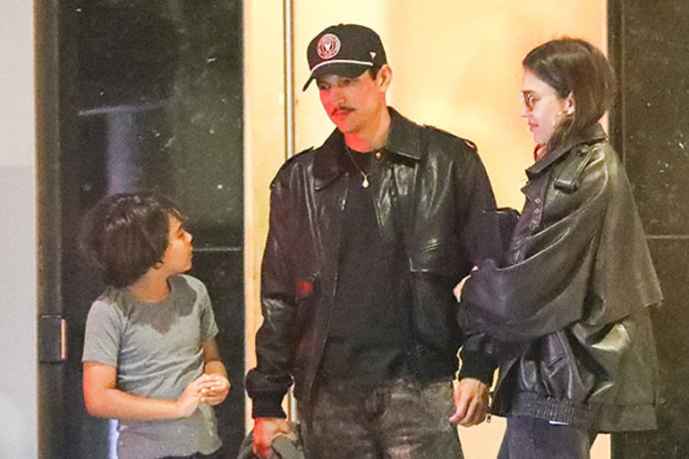 Aşk ne demekmiş boşandıktan sonra anladı... Genç sevgilisinin kollarındayken yüzünde adeta güller açıyor