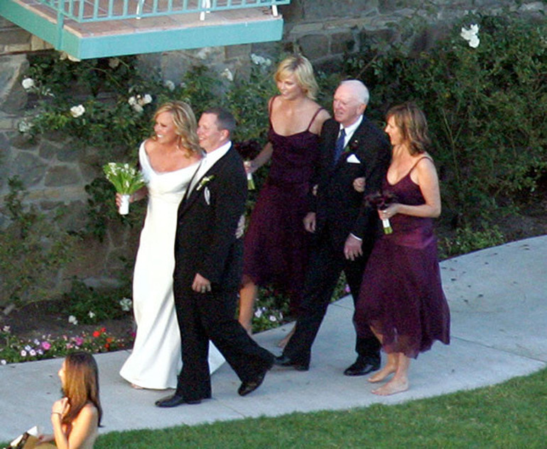 Annesi gözlerinin önünde babasını vurup öldürmüştü… Ünlü oyuncu yaşadığı korkunç anları anlattı… ‘Ertesi sabah beni giydirip okula yolladı’