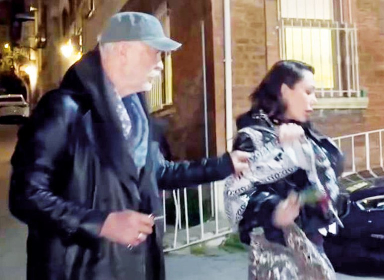 Arnavutköyde panik... Yüzünü sakladıkça dikkat çekiyorsun