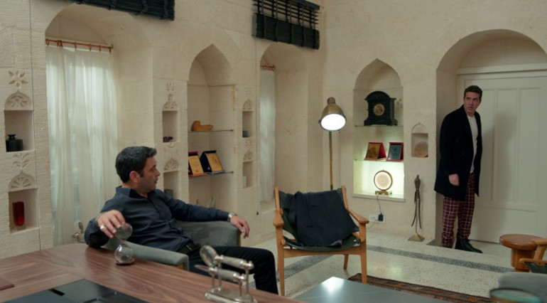 Uzak Şehirde kıskançlık krizi