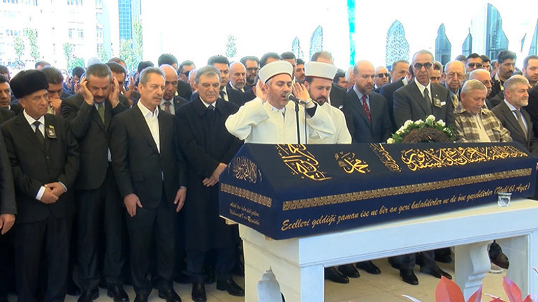 İş insanı Mahmut Çalık son yolculuğuna uğurlandı