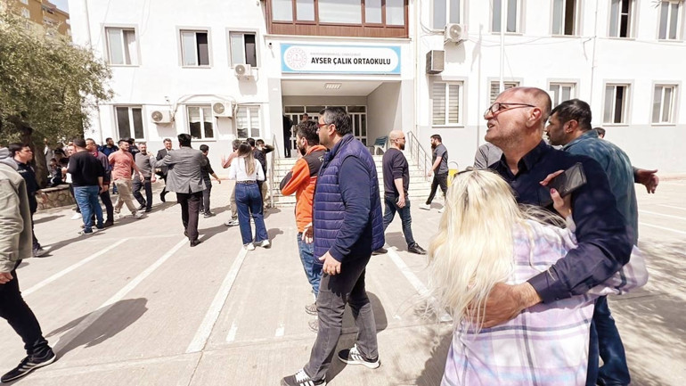 Sahne değişir ama hikâye aynı kalır
