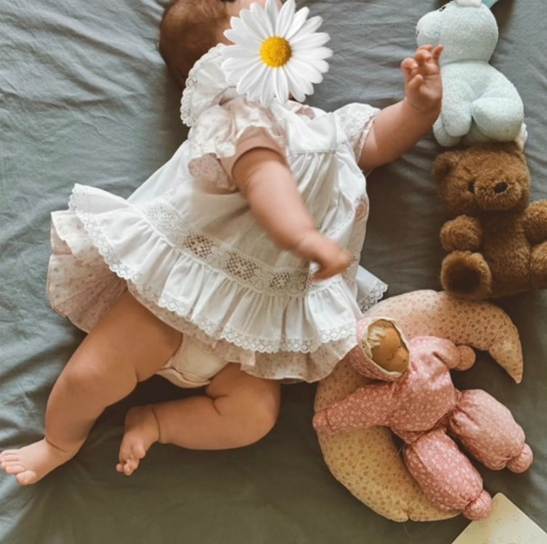 Boşanma anlaşmasının detayları ortaya çıktı... İrem Helvacıoğlu kızına kendi soyadını verdi