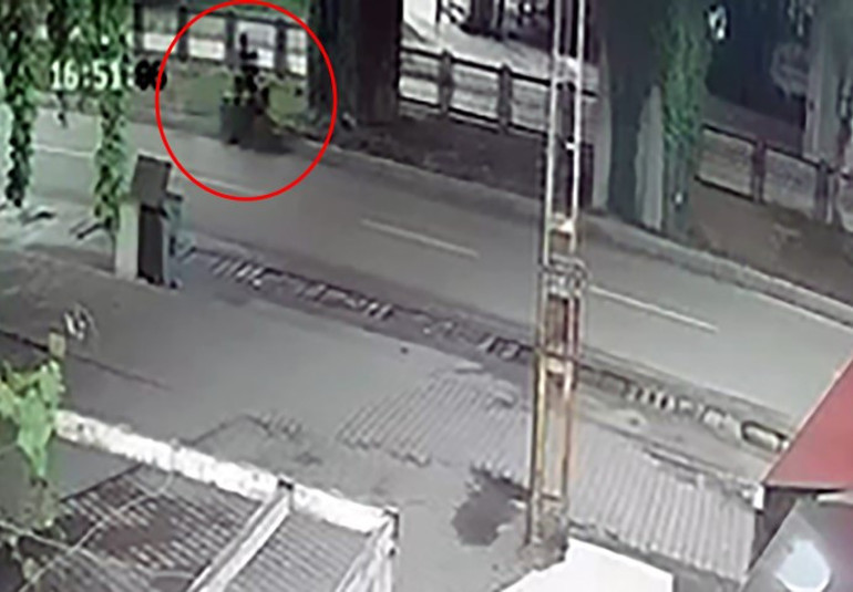  Tabutuna duvak ve gelinlikle koyarak uğurladılar