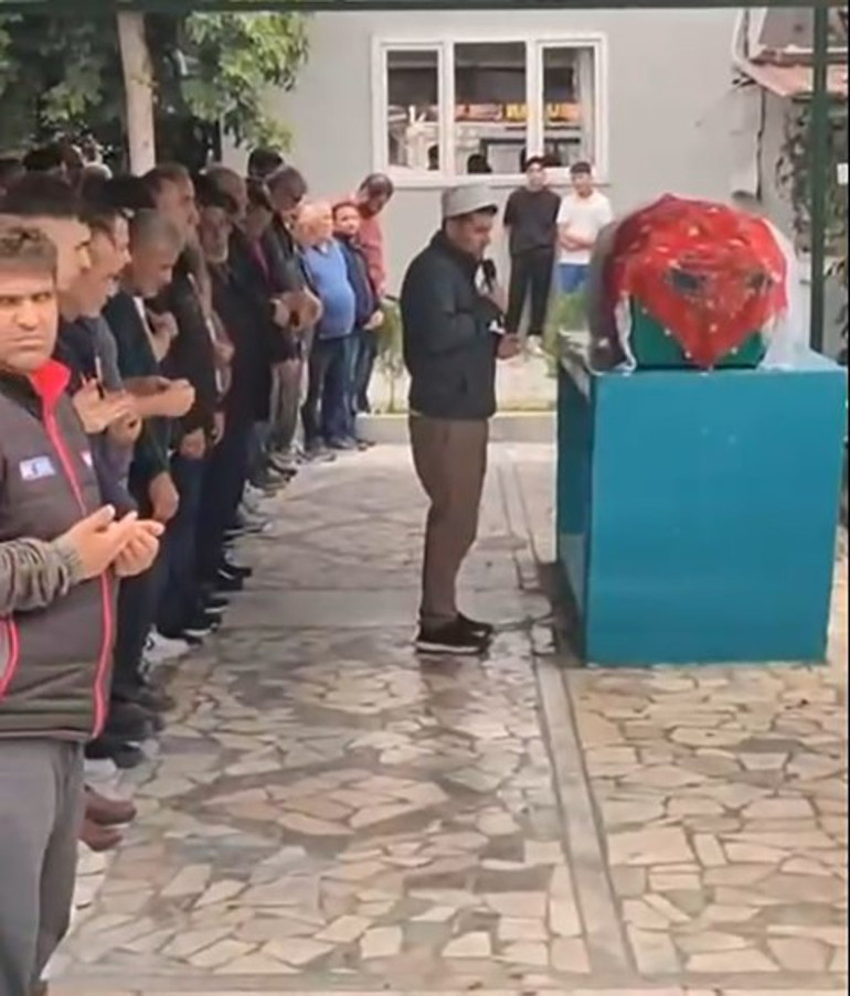  Tabutuna duvak ve gelinlikle koyarak uğurladılar