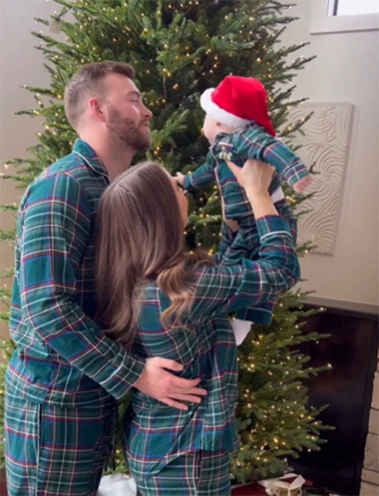 Kızını iki metrelik kuyruğu olan gelinlikle evlendirmişti... Ünlü şarkıcı daha 53 yaşında ikinci kez dede oldu