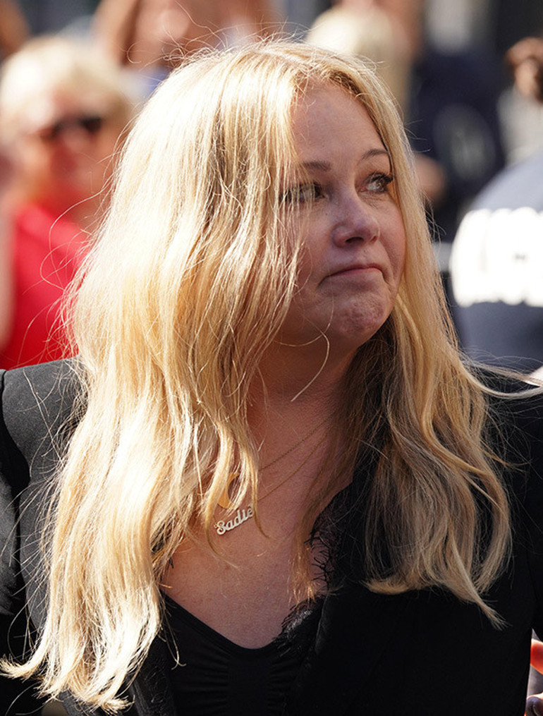 Yıllardır MS hastalığıyla boğuşuyor… Hastaneye yatan ünlü oyuncudan haber geldi