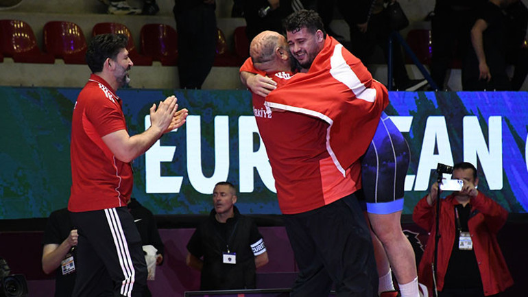Rıza Kayaalpten tarihi rekor: Avrupa Şampiyonu olarak 13. altın madalya