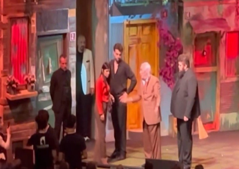 Müjdat Gezen hastaneye kaldırıldı, oyun iptal edildi