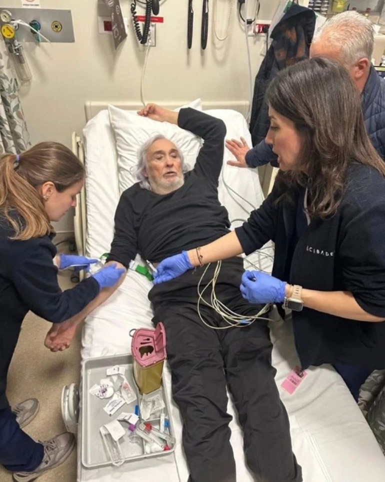 Müjdat Gezen hastaneye kaldırıldı, oyun iptal edildi