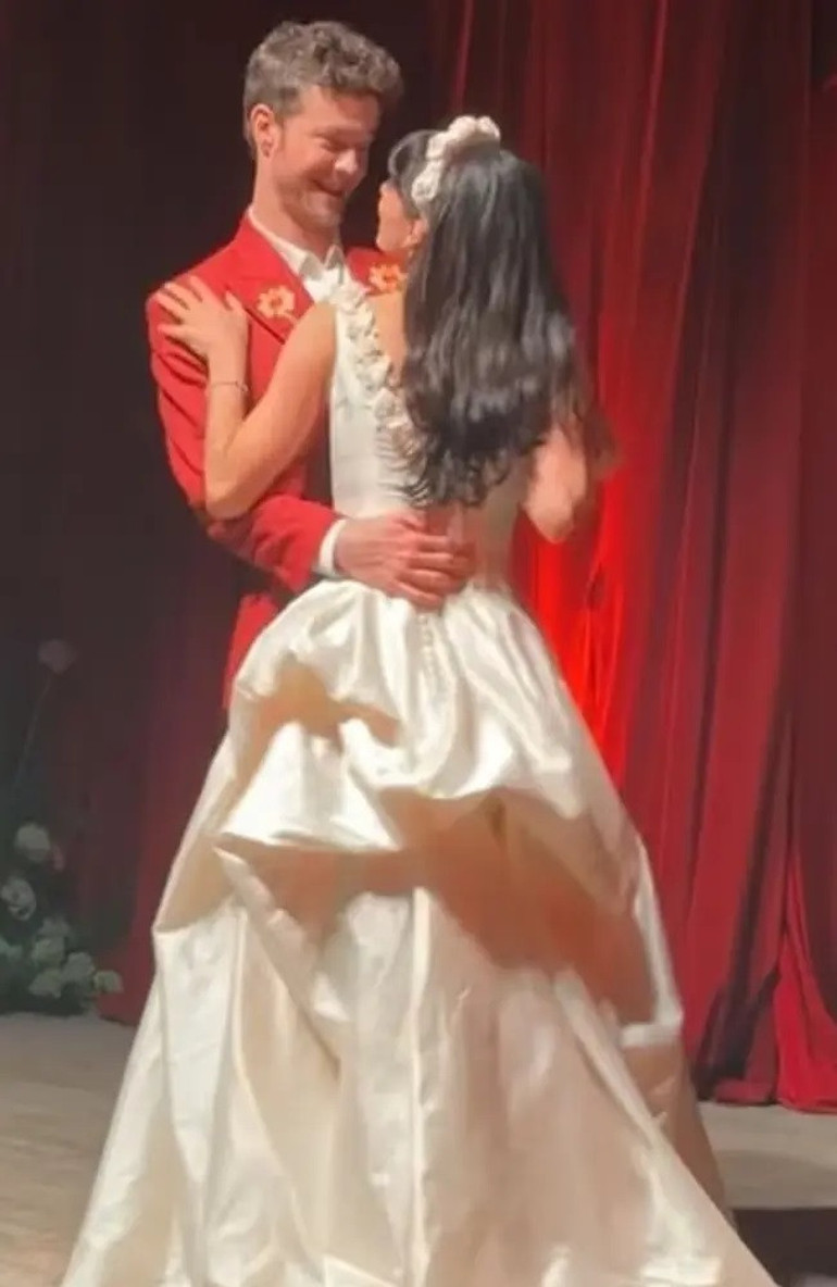 Ünlü çiftin oğlu dizi aşkıyla evlendi