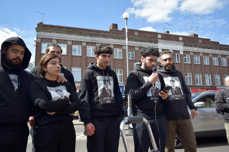 Londra’da 18 yaşında bıçakla öldürülen Berkan Demir için adalet istendi