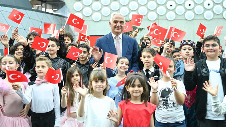 23 Nisan’da sinema coşkusu Biletler 120 lira... Bakan Ersoy’dan ailelere davet