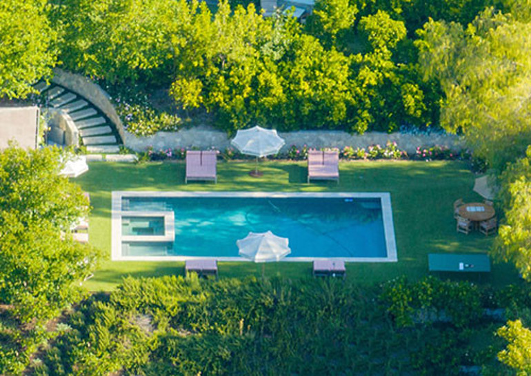 Yeni aşk gelene kadar yalnızlığın keyfini burada sürecek: Site içinde bir saray yavrusu