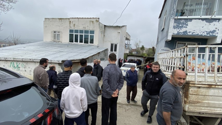  Annesini öldürdükten sonra kendi hayatına son verdi