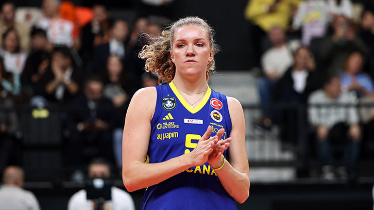 Fenerbahçeli Agnieszka Korneluk voleybol kariyerini noktaladı