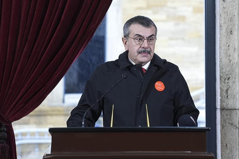 Atanın çocuklara armağanı 23 Nisan: Milli Eğitim Bakanı Yusuf Tekin Anıtkabirde