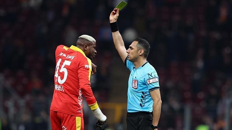 Galatasaray-Gençlerbirliği maçı sonrası Osimhen çılgına döndü Hakemin üzerine yürüdü