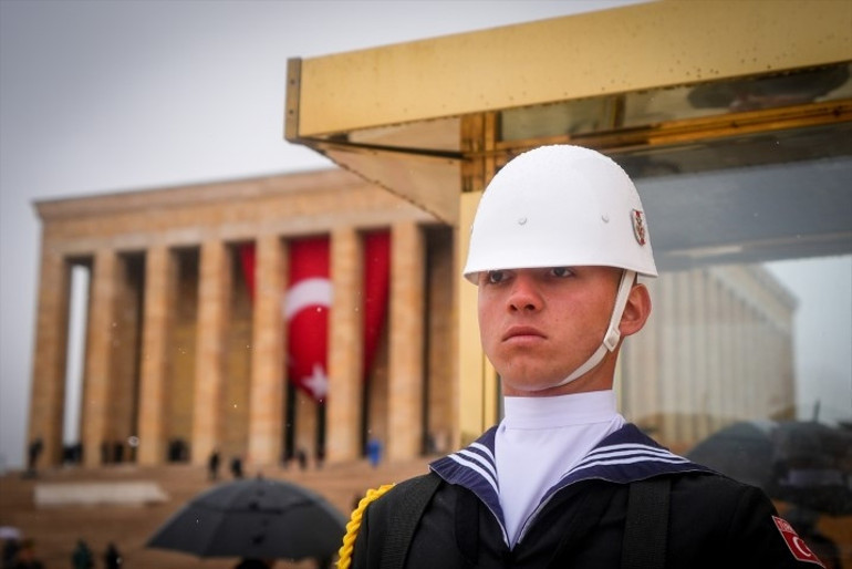TBMM Başkanı Kurtulmuş ve beraberindeki heyet Anıtkabiri ziyaret etti