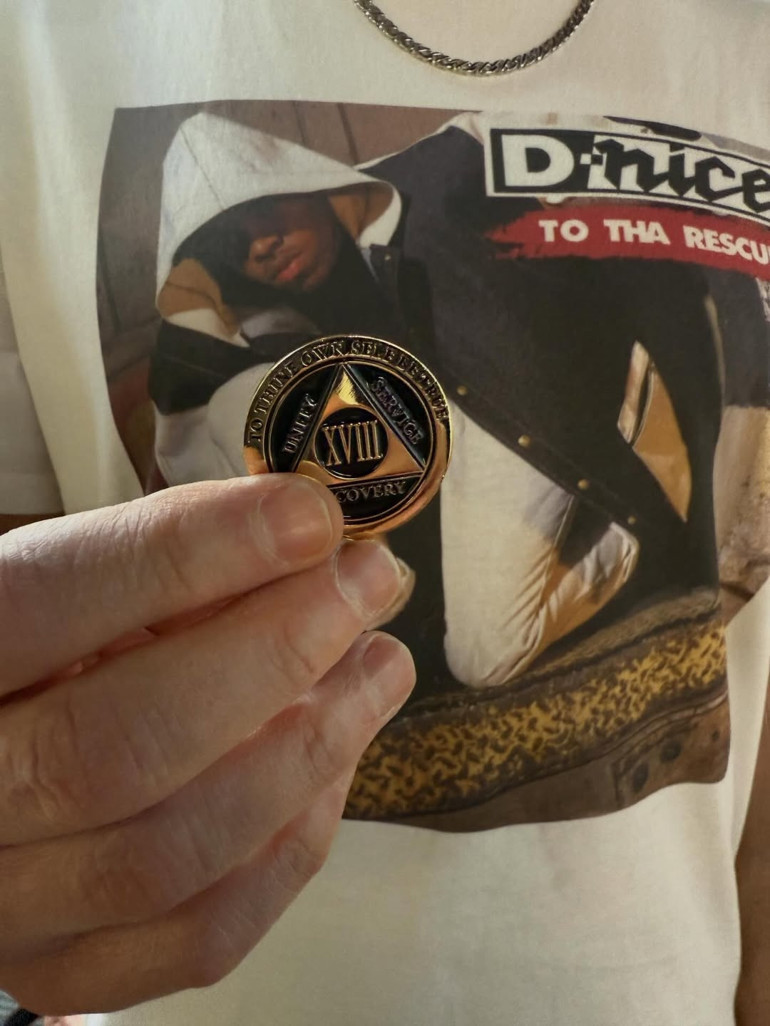 18 yıl önce ölümden dönmüştü… Tüm kötü alışkanlıklarından vazgeçti… Şimdi genç yaşında sahip olduğu torunlarını seviyor