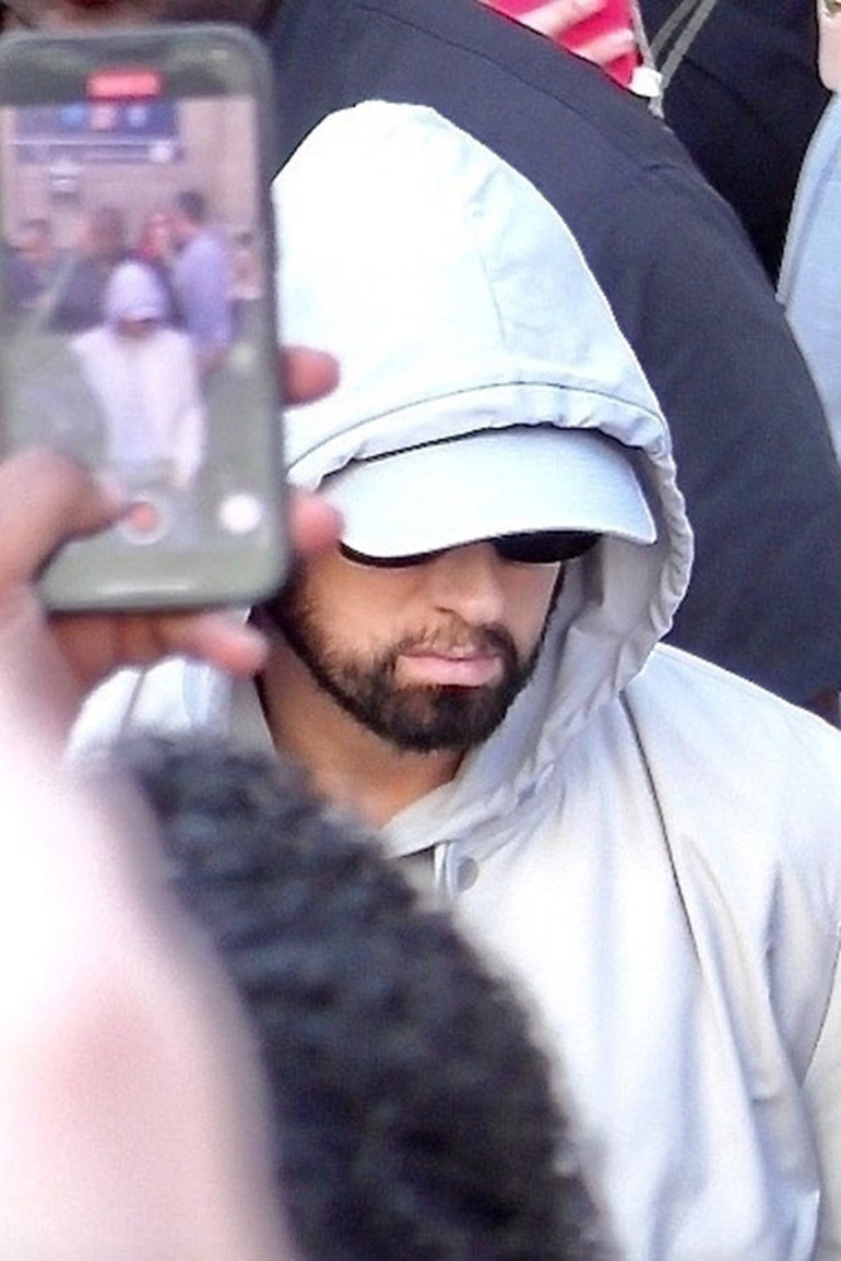 18 yıl önce ölümden dönmüştü… Tüm kötü alışkanlıklarından vazgeçti… Şimdi genç yaşında sahip olduğu torunlarını seviyor