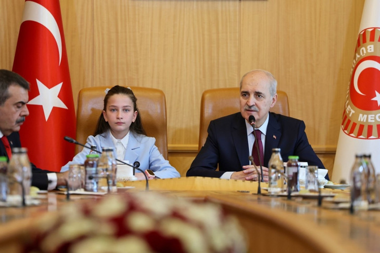 TBMM Başkanı Kurtulmuş ve beraberindeki heyet Anıtkabiri ziyaret etti