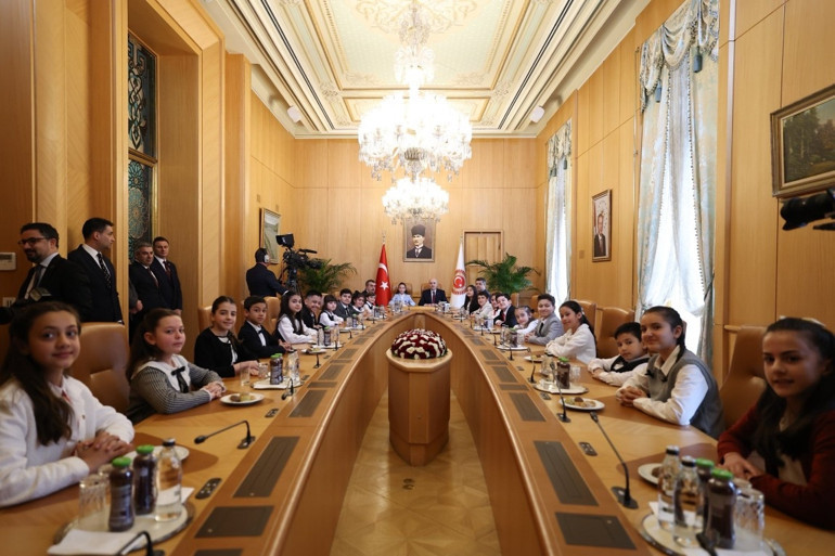 TBMM Başkanı Kurtulmuş ve beraberindeki heyet Anıtkabiri ziyaret etti