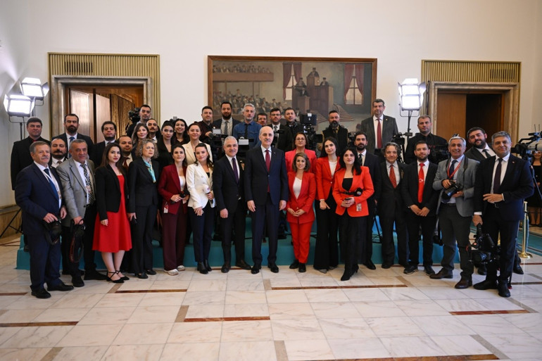 TBMM Başkanı Kurtulmuş ve beraberindeki heyet Anıtkabiri ziyaret etti