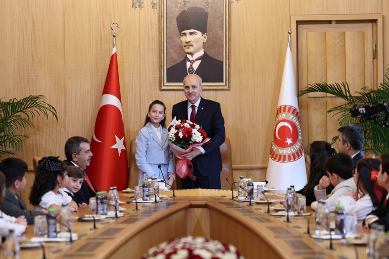 TBMM Başkanı Kurtulmuş ve beraberindeki heyet Anıtkabiri ziyaret etti