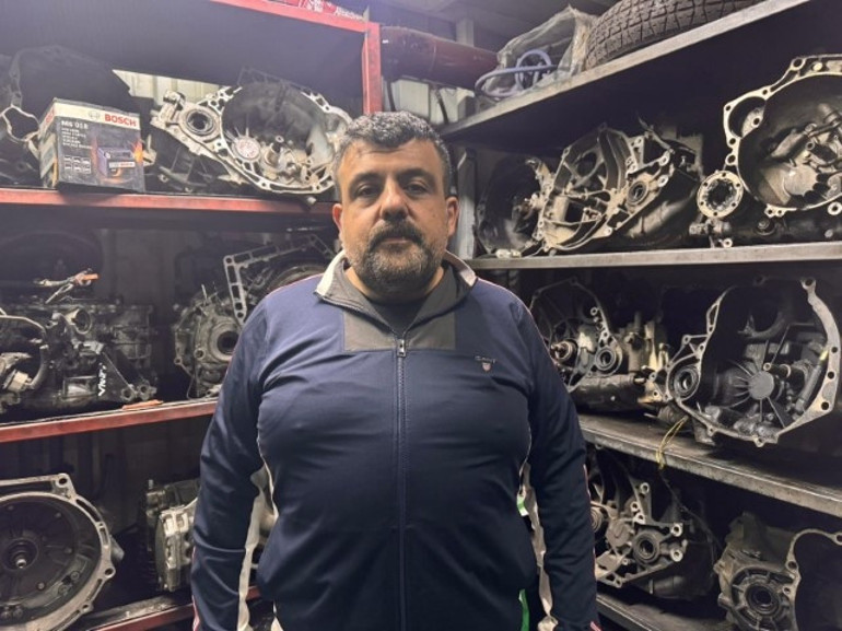  Her telefonda işin aslını anlatmaya çalışıyorlar