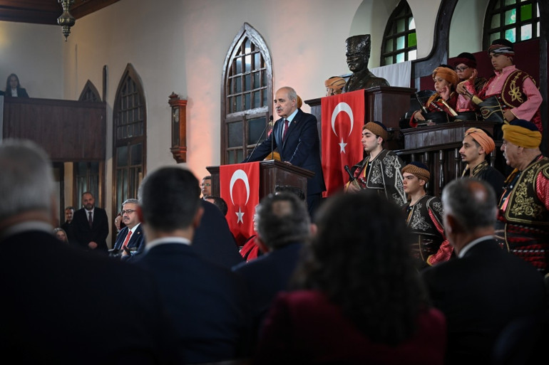 TBMM Başkanı Kurtulmuş ve beraberindeki heyet Anıtkabiri ziyaret etti
