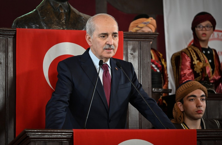 TBMM Başkanı Kurtulmuş ve beraberindeki heyet Anıtkabiri ziyaret etti
