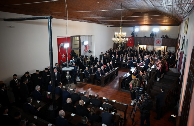 TBMM Başkanı Kurtulmuş ve beraberindeki heyet Anıtkabiri ziyaret etti