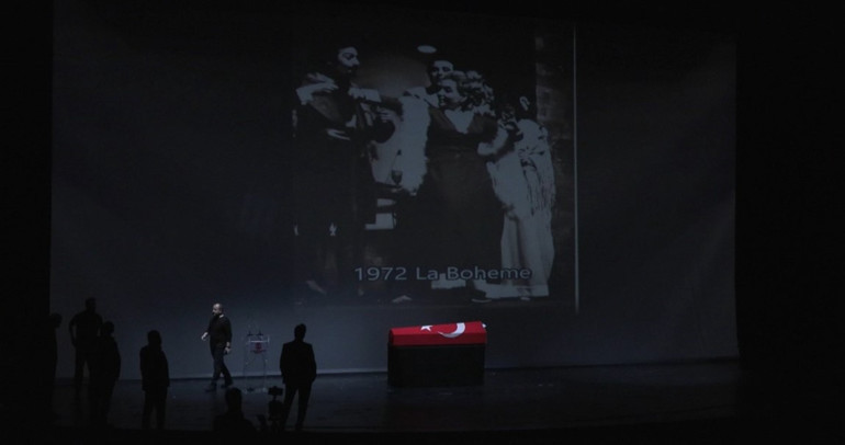 Oyuncu Ferdi Atuner için AKMde tören düzenlendi... Babam en sevdiği yerde bize veda ediyor