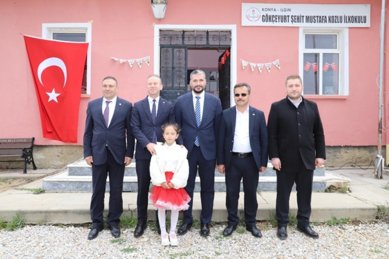  Miniklerden renkli gösteriler