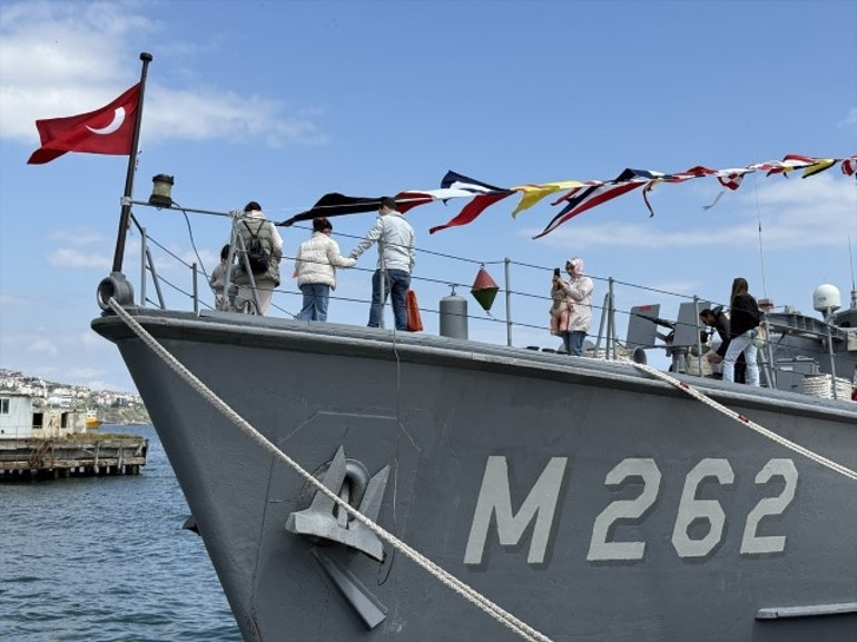  Miniklerden renkli gösteriler