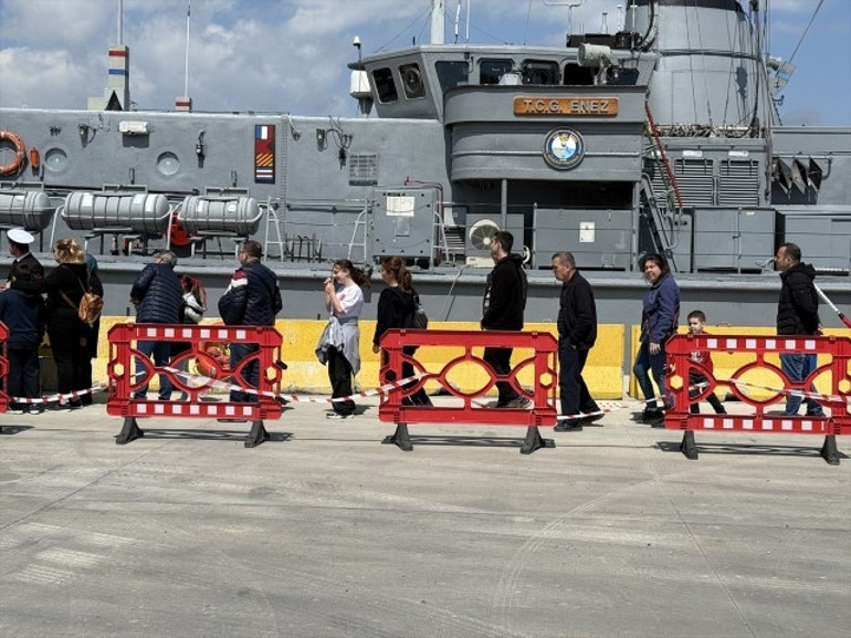  Miniklerden renkli gösteriler