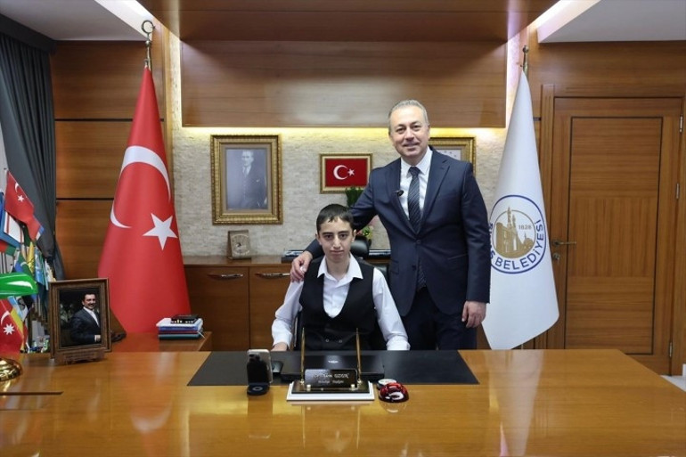  Miniklerden renkli gösteriler