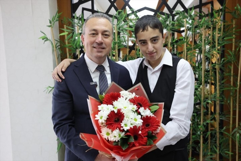  Miniklerden renkli gösteriler