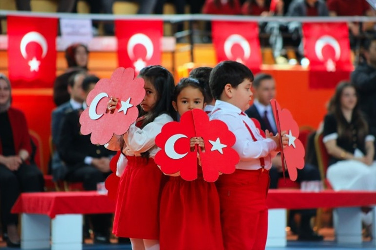 Konyadaki okulda ilginç kutlama | Yurttan 23 Nisan manzaraları: Miniklerden renkli gösteriler