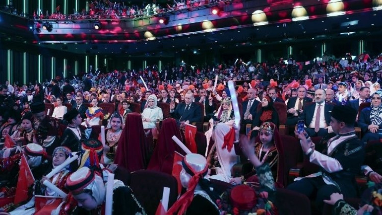 Cumhurbaşkanı Erdoğan: Çocuklarımıza bırakacağımız miraslardan biri Cumhuriyet ve Demokrasi olacaktır