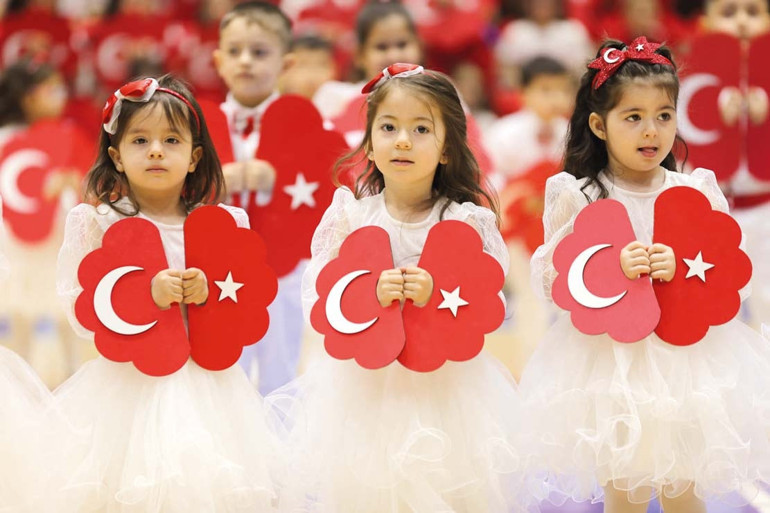 Yağmur çamur demedik atam sana geldik