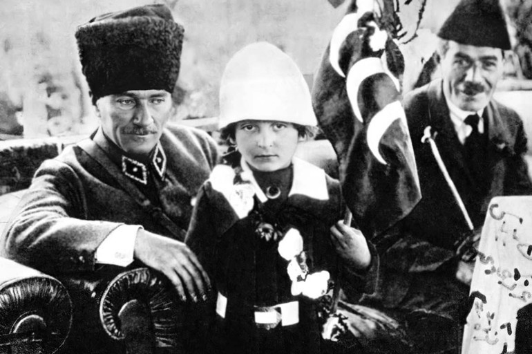 Yağmur çamur demedik atam sana geldik