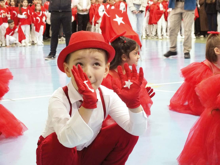 Yağmur çamur demedik atam sana geldik