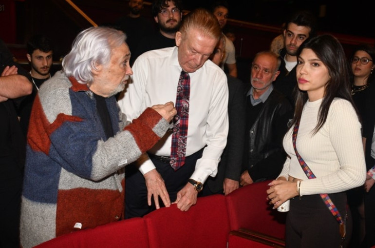 Kuyrukta kavga çıktı... Krizlerin müzikali Gırgıriye