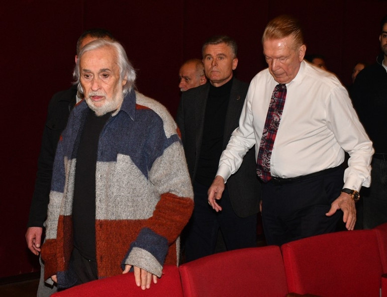 Kuyrukta kavga çıktı... Krizlerin müzikali Gırgıriye